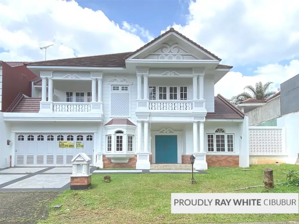 Rumah Besar dengan Halaman Luas di Kota Wisata, Cibubur