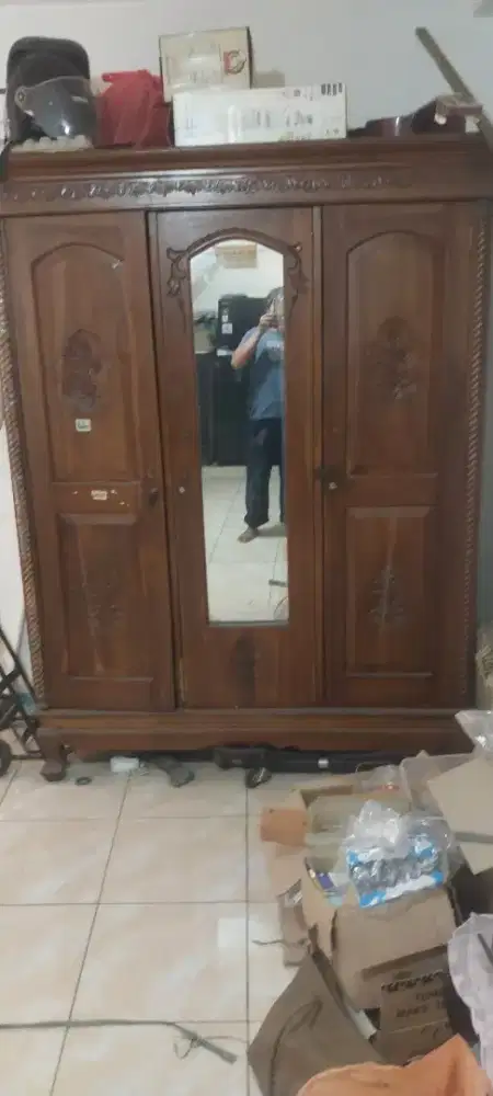 Lemari Pakaian Kayu Jati