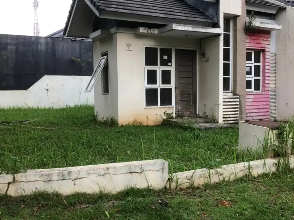 Rumah Hoek, Halaman Luas di Cibubur Country