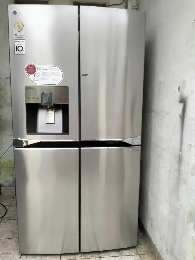 Di jual second kulkas mewah side by side 4 pintu bill up merk LG DIOS