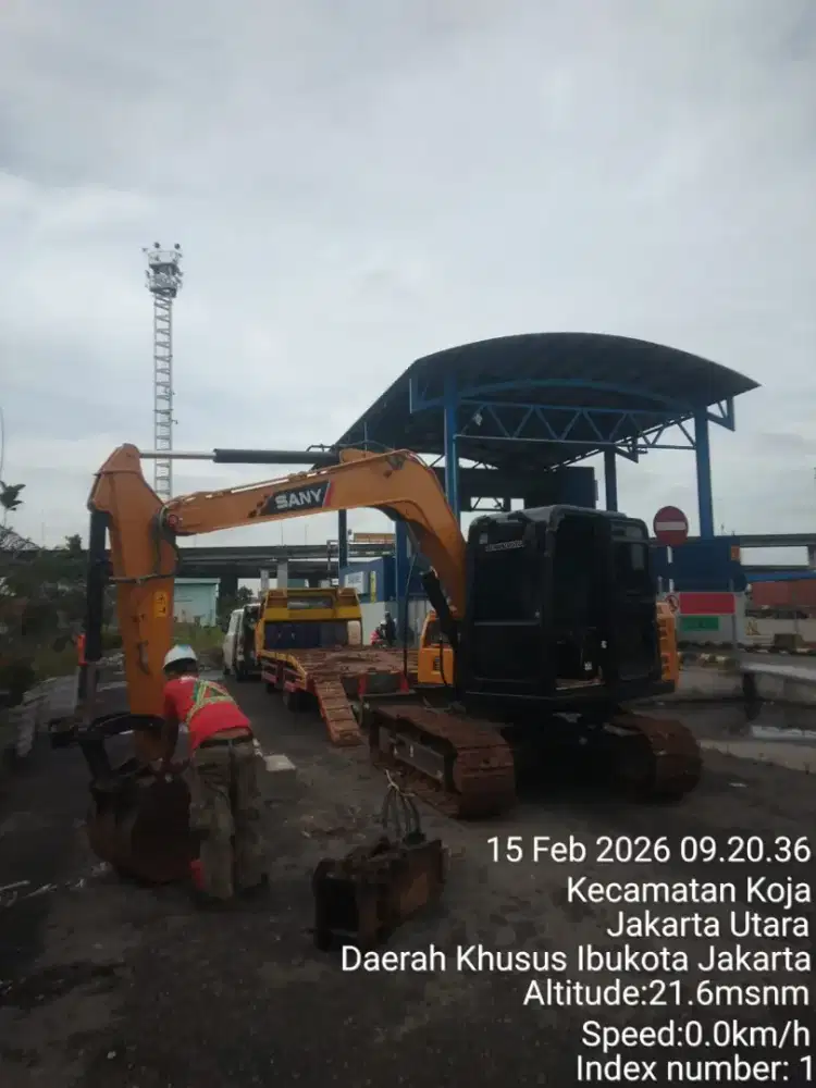 BeckoExcavator pc50 pc75 breaker excavator vibro dozer wales