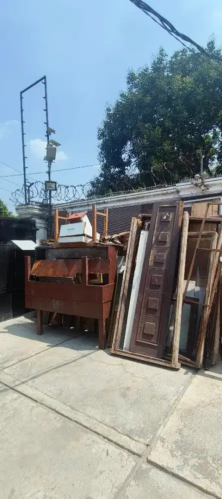 Bekas kusen, lemari Dan lain nya