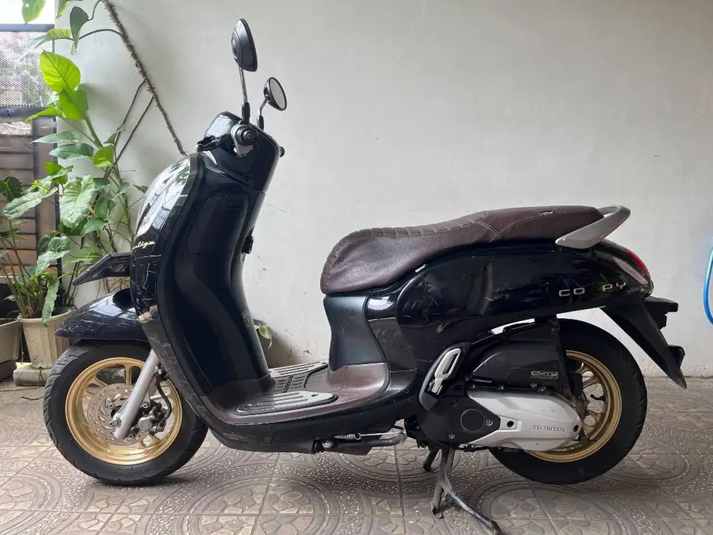Scoopy prestige hitam
