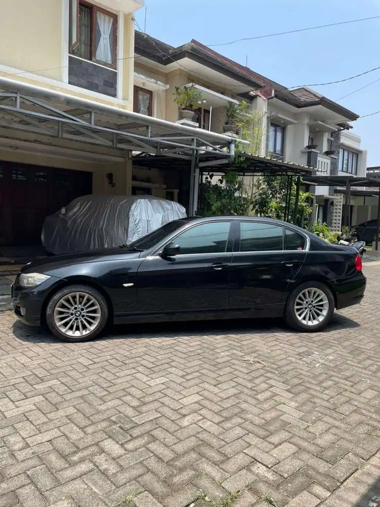 BMW 320i 2011 Bensin