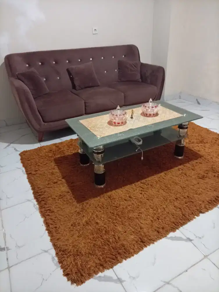 Sofa berikut meja 1 set seperti baru