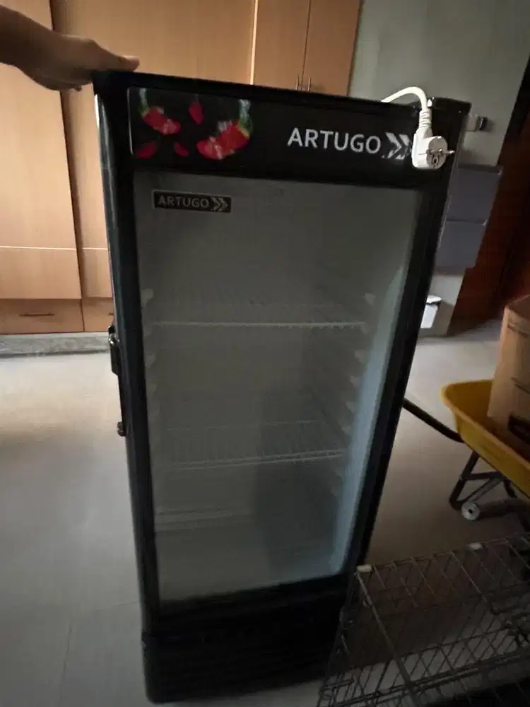 Dijual cepat kulkas showcase artugo