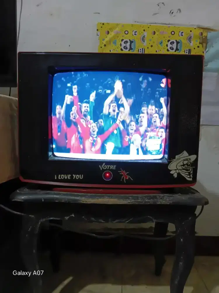 Televisi 14 inch tabung