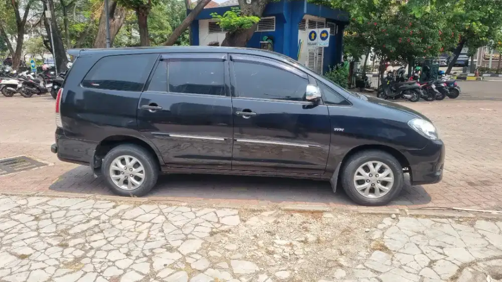 Kijang inova E Matic th 2010 Ac doble velg racing per window pw string