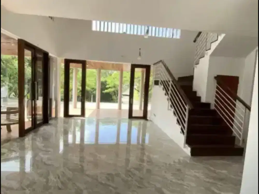 Dijual Rumah 2 Lantai dengan Kolam Renang di Citrasun Semarang