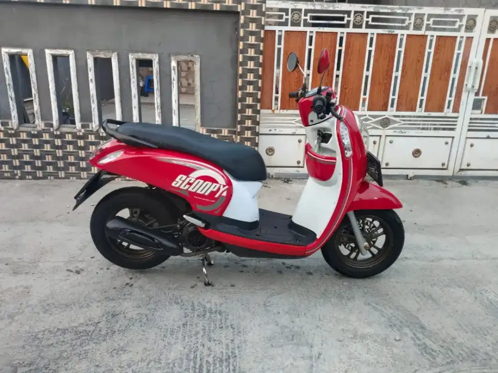 Honda Scoopy f1 tahun 2016 starter halus, mesin cvt cakep siap pakai.