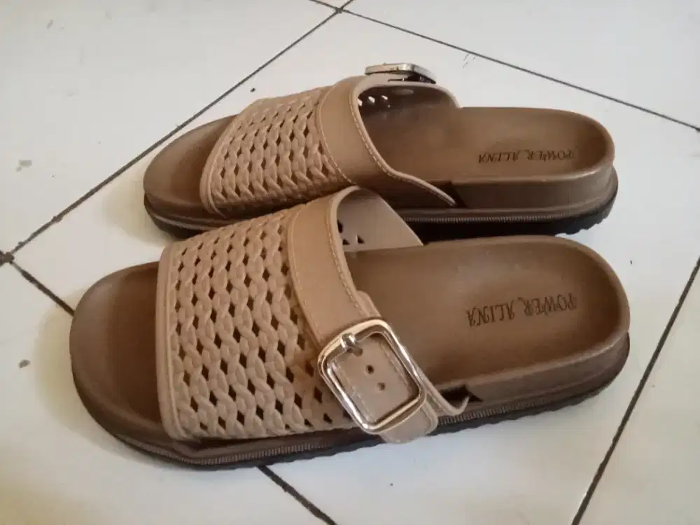 Sandal selop wanita