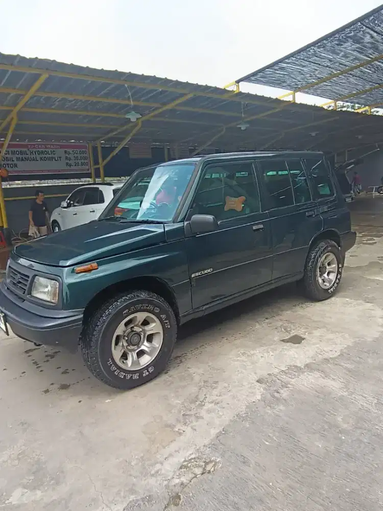 Suzuki Escudo Manual Tahun 1996 Warna Hijau