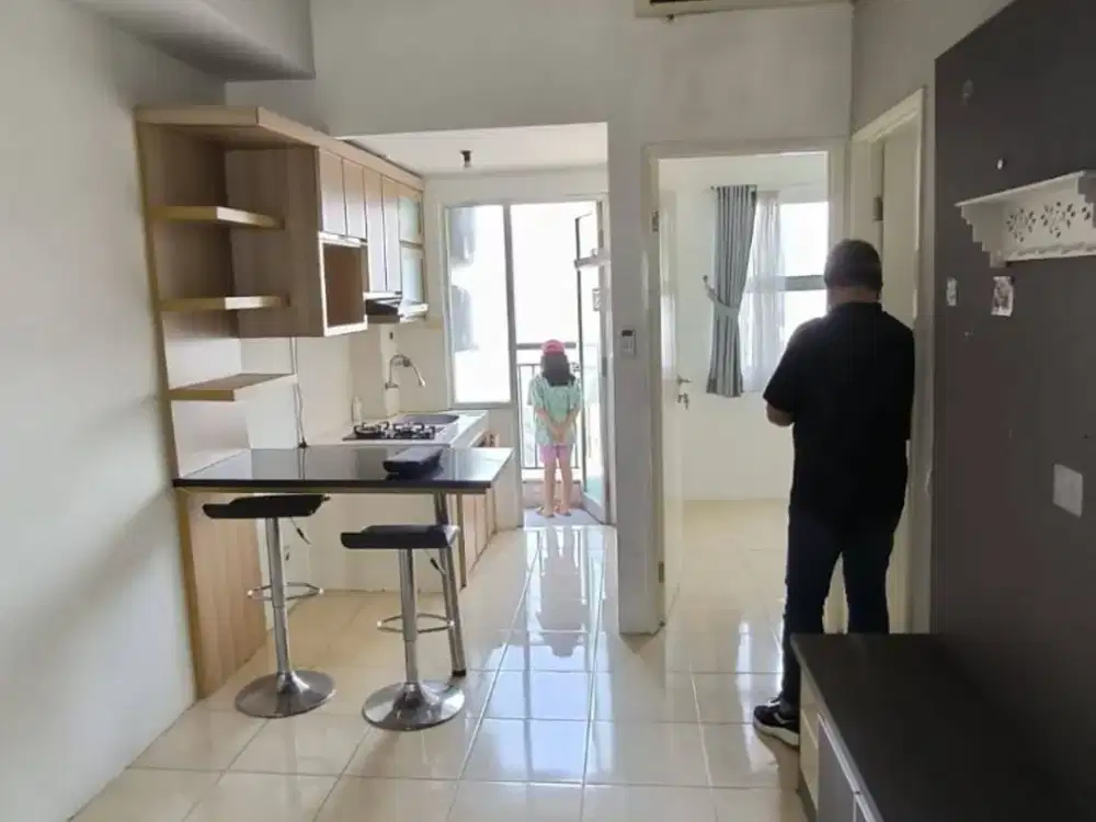 DIJUAL CEPAT Unit Apartemen dengan 2 Bedroom Semi Furnish di Season City, Grogol, Jakarta Barat