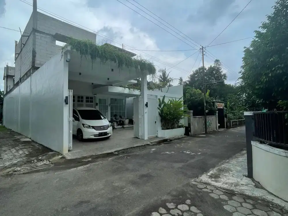 Rumah baru dengan kolam renang full furnished area mlati sleman jogja