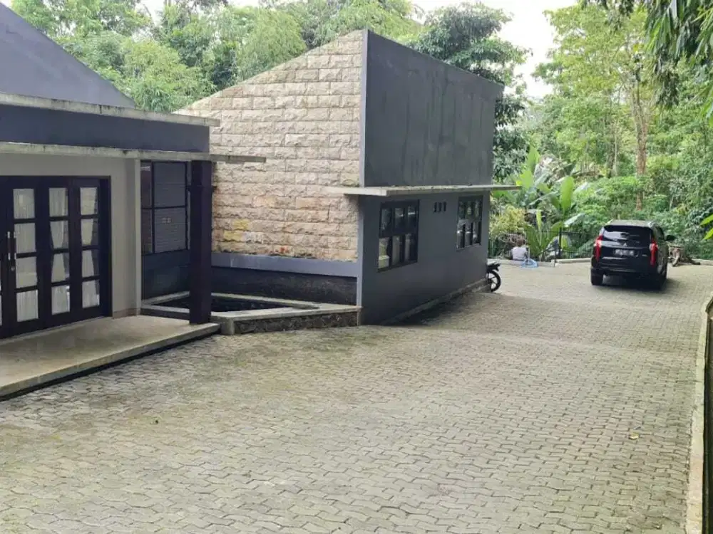 Rumah villa lingkungan Asri dan sejuk dengan sungai bersih kawasan kaliurang