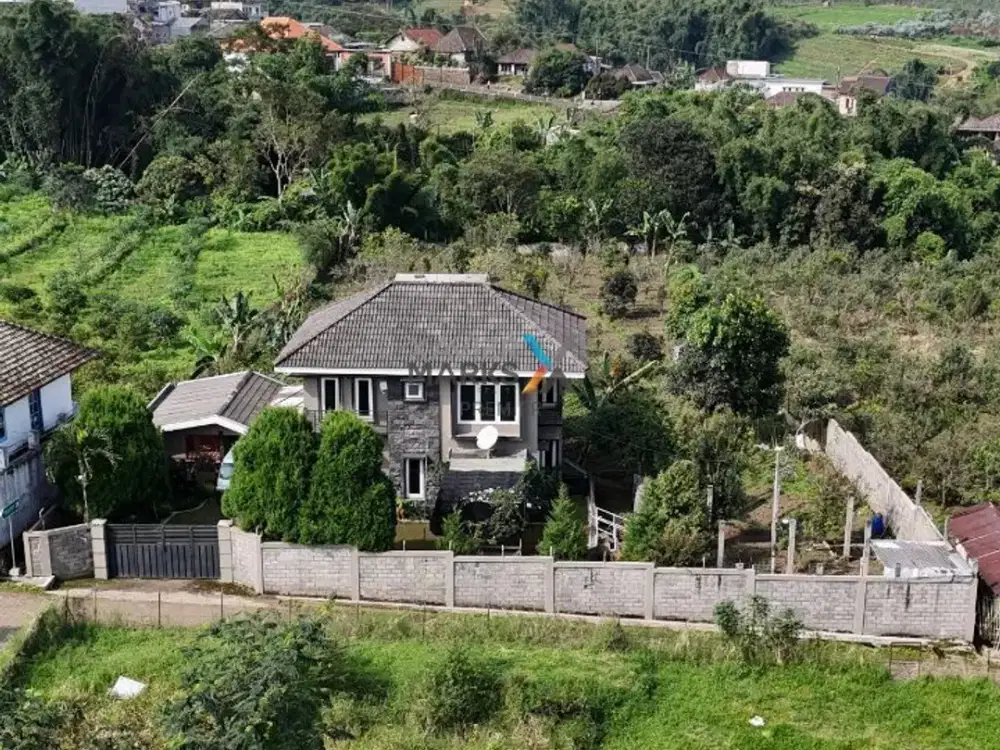 Dijual Rumah Villa dengan Tanah Luas di Daerah Selecta, Bumiaji, Batu Malang