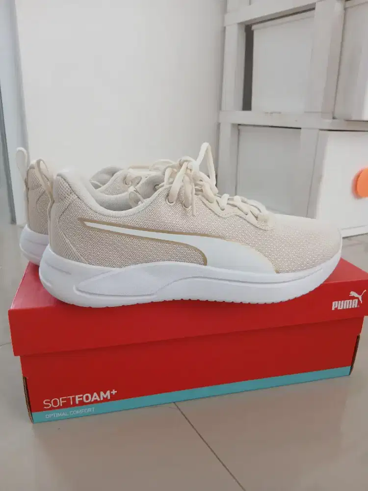 Sepatu running Puma