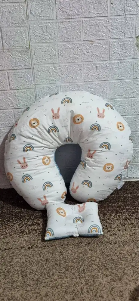 Omiland bantal menyusui  Bekas mulus beli dr baru Masih bagus bgt ada