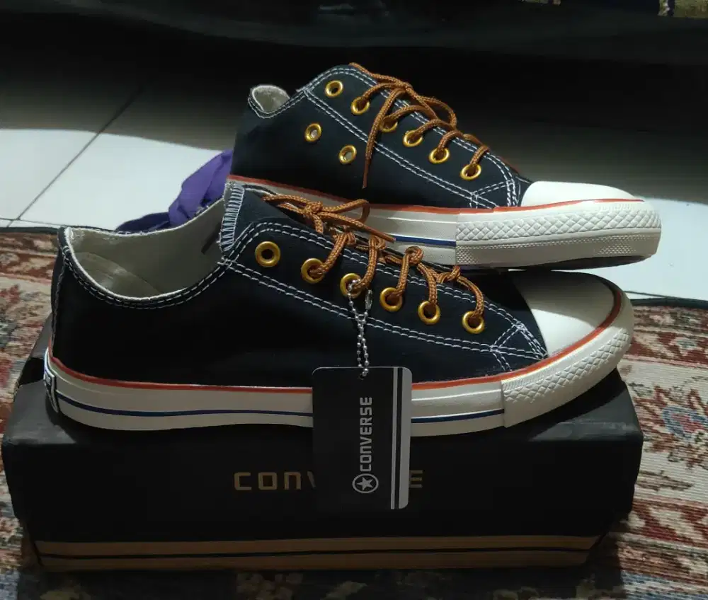 Sepatu canvas model convers