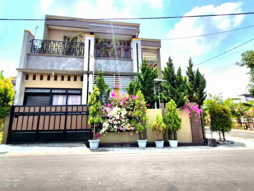 Rumah Mewah Dekat Kampus UNS akses lebar Worth it 2 Lantai Siap Huni