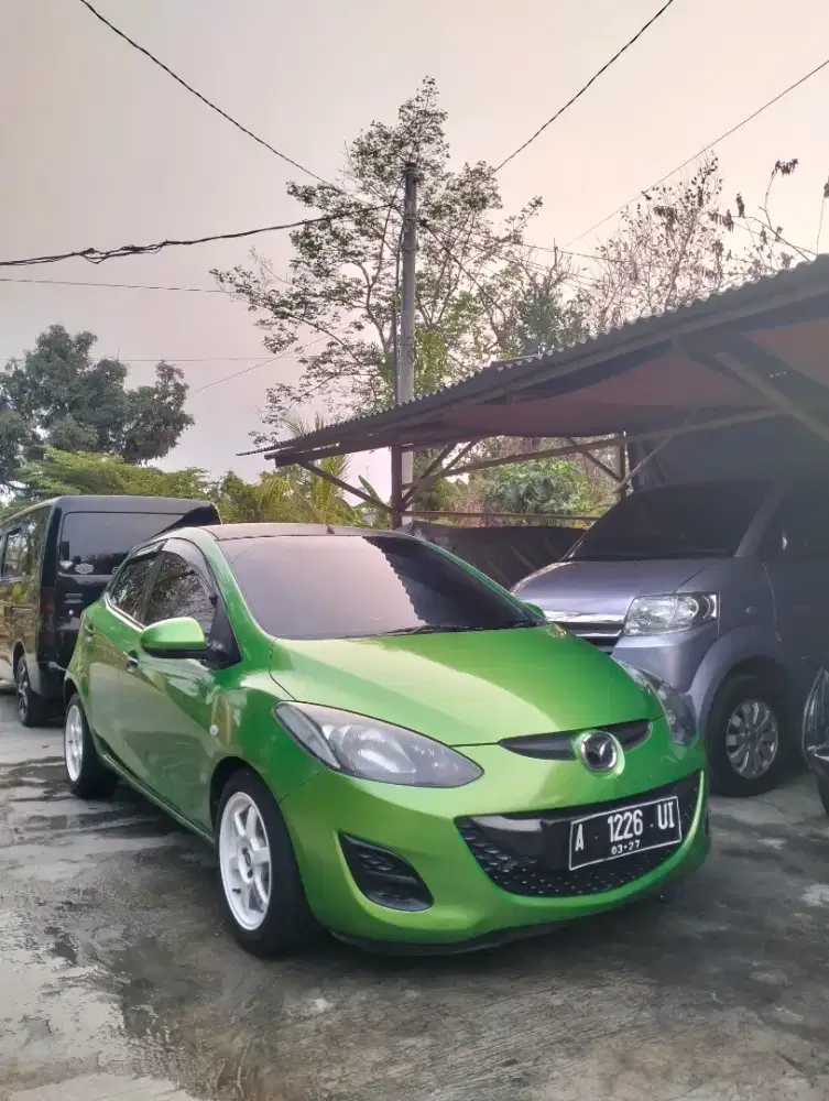 Mazda 2 matic 2011