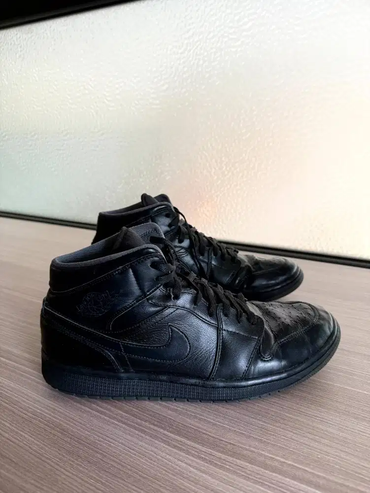 Sepatu Air Jordan 1 Mid Triple Black / All Black - Size 30 Cm
