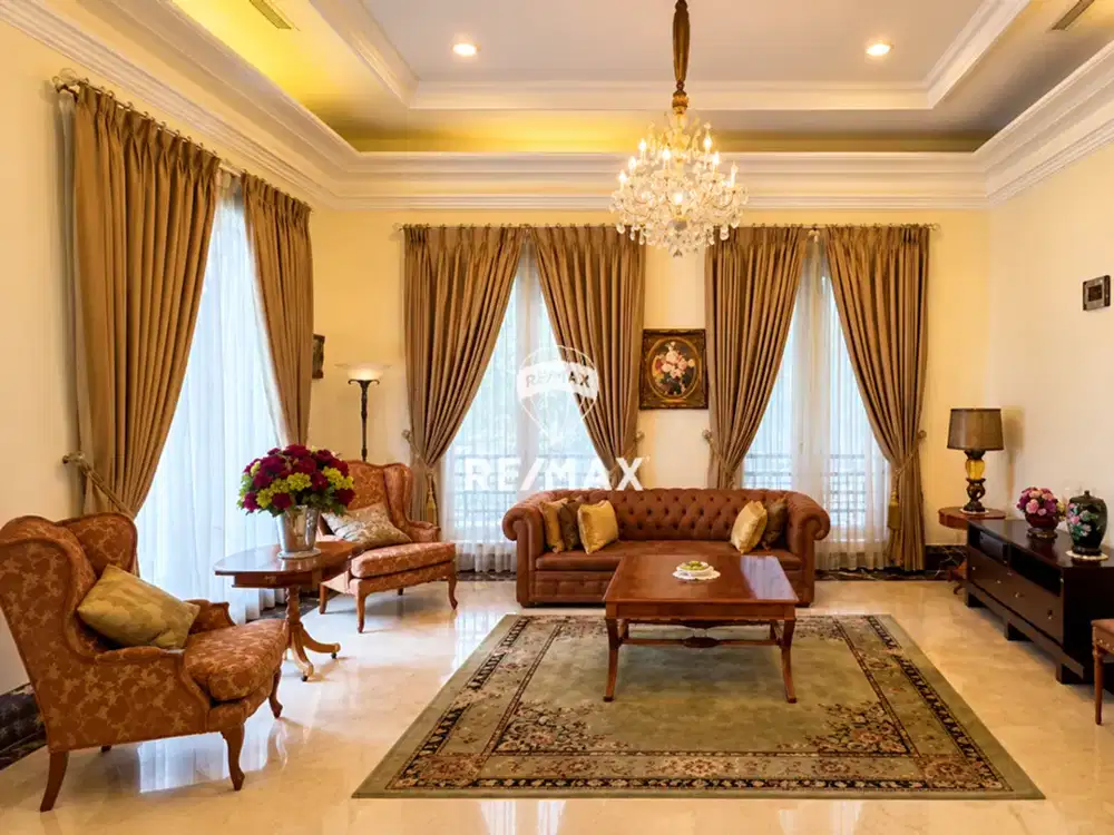 DIJUAL CEPAT RUMAH MEWAH DENGAN PRIVATE POOL + LIFT DI DHARMAWANGSA KEBAYORAN BARU JAKARTA SELATAN