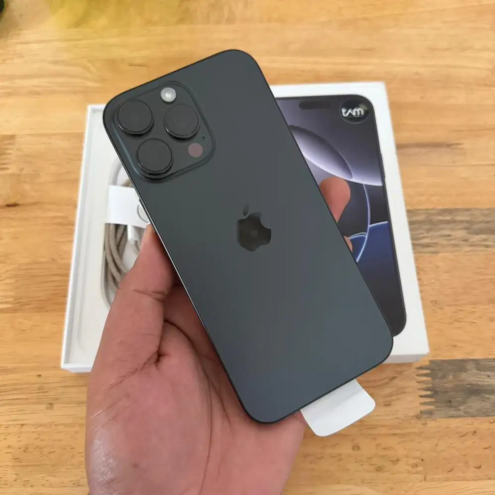 iPhone 16 Pro Max 256GB Black Titanium Resmi iBox Aktif 5 Bulan Lagi
