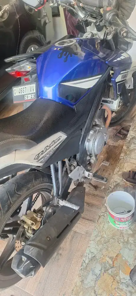 Vixion Biru 2013