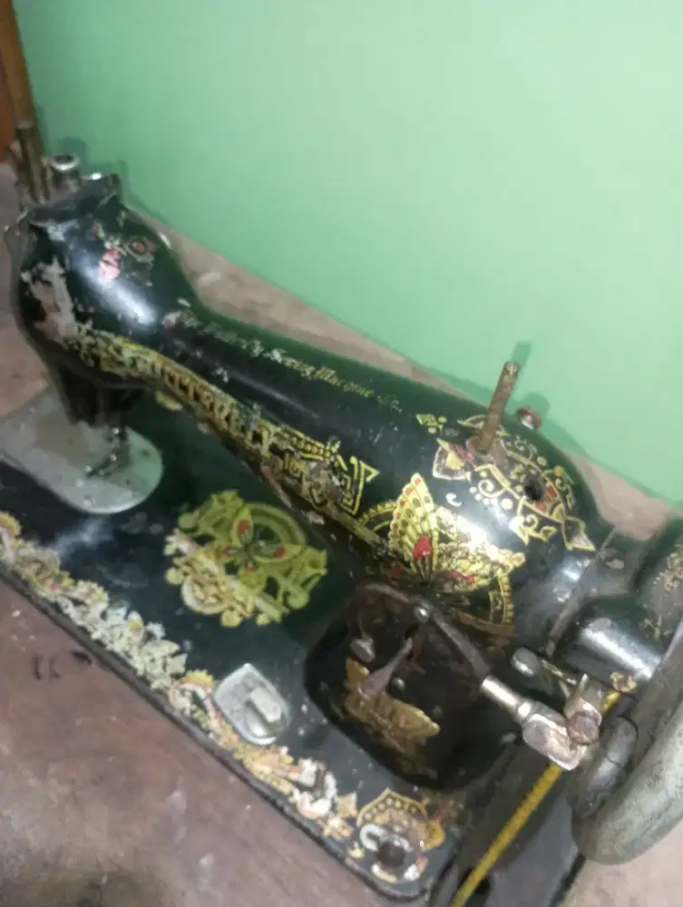 Mesin jahit butterfly