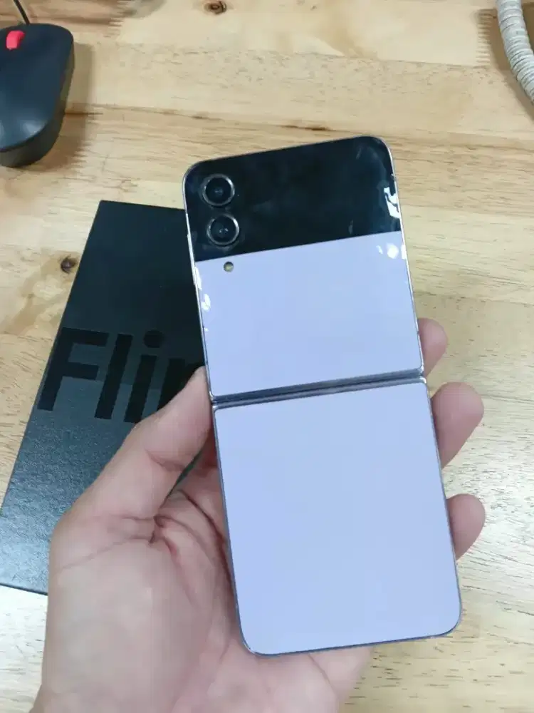 Samsung Galaxy Flip -4