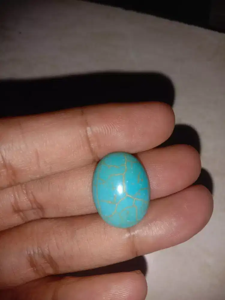Batu pirus warna biru muda