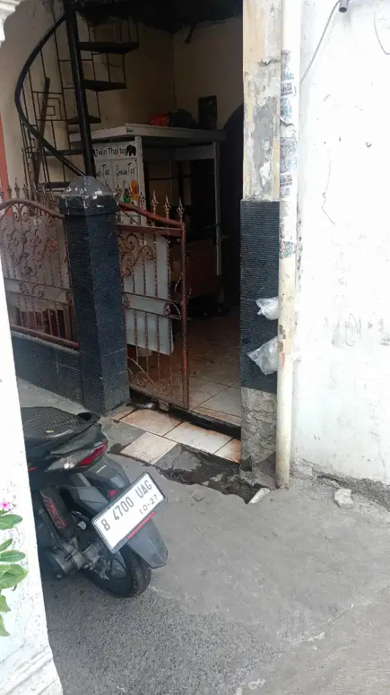 Rumah kos 7 kamar 3 lantai di Kramat Sentiong Senen cocok buat invest