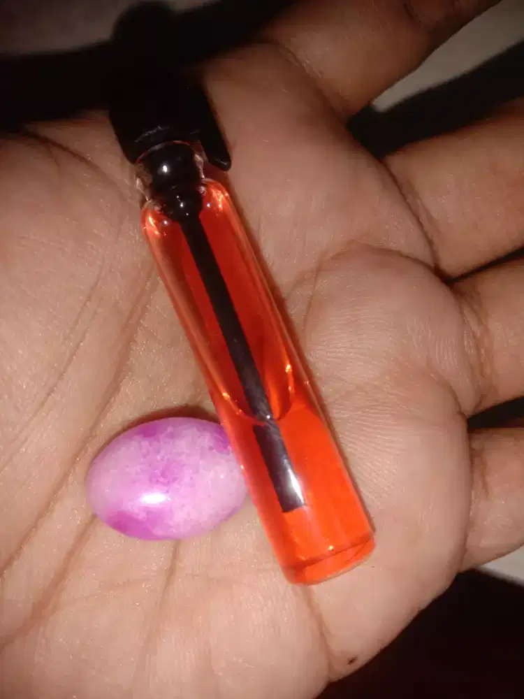 Batu ruby beserta minyak delima melati