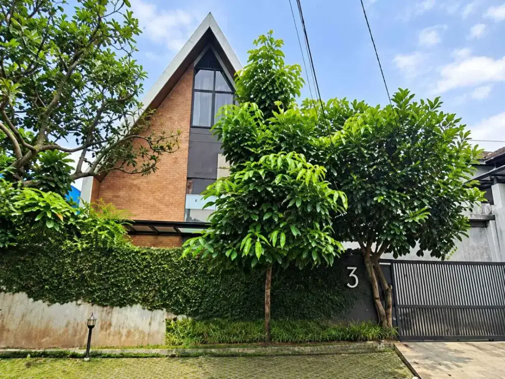 RUMAH MEWAH DUA LANTAI KAWASAN PERUMAHAN