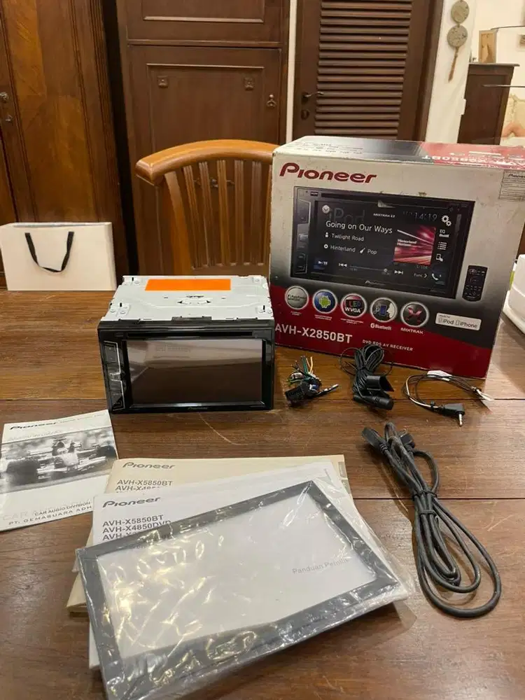 Pioneer head unit AVH-X2850BT