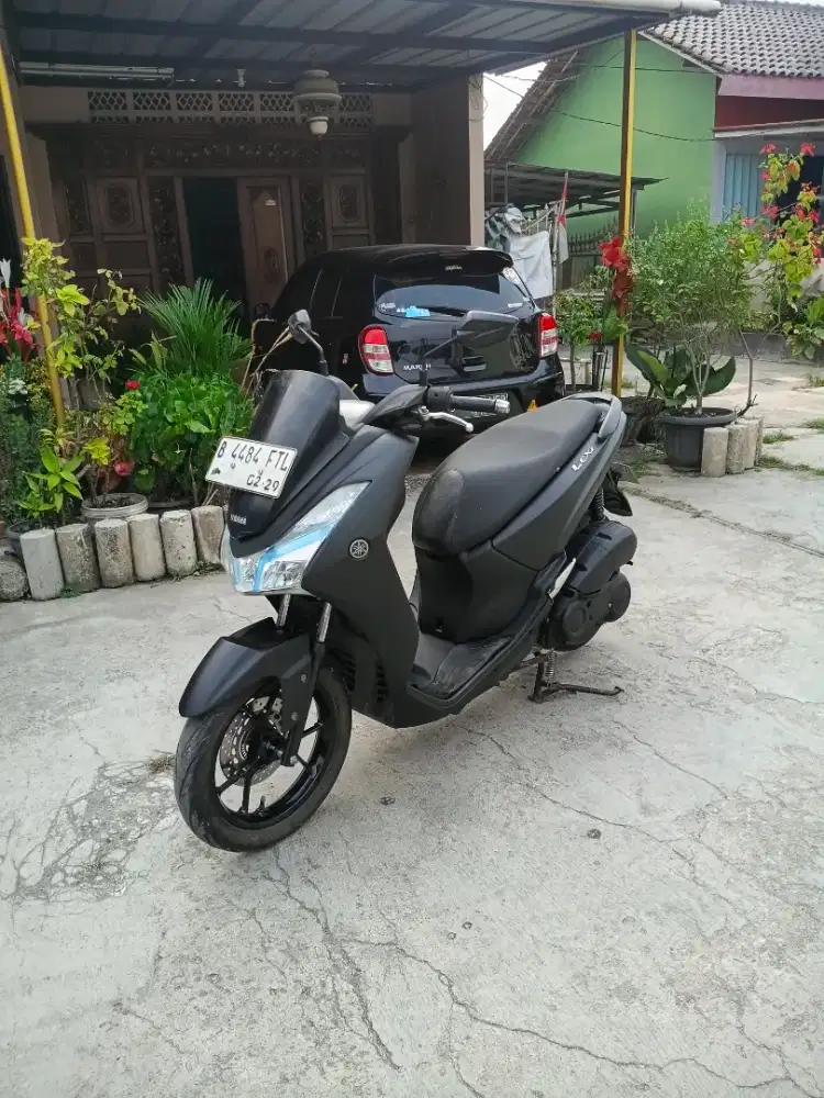 YAMAHA LEXY 2018 HITAM