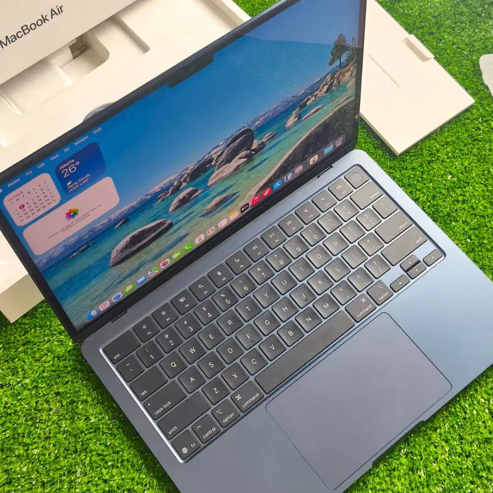 Macbook Air M4 RAM 16GB SSD 256GB Midnight CC 75 ada lecet pemakaian