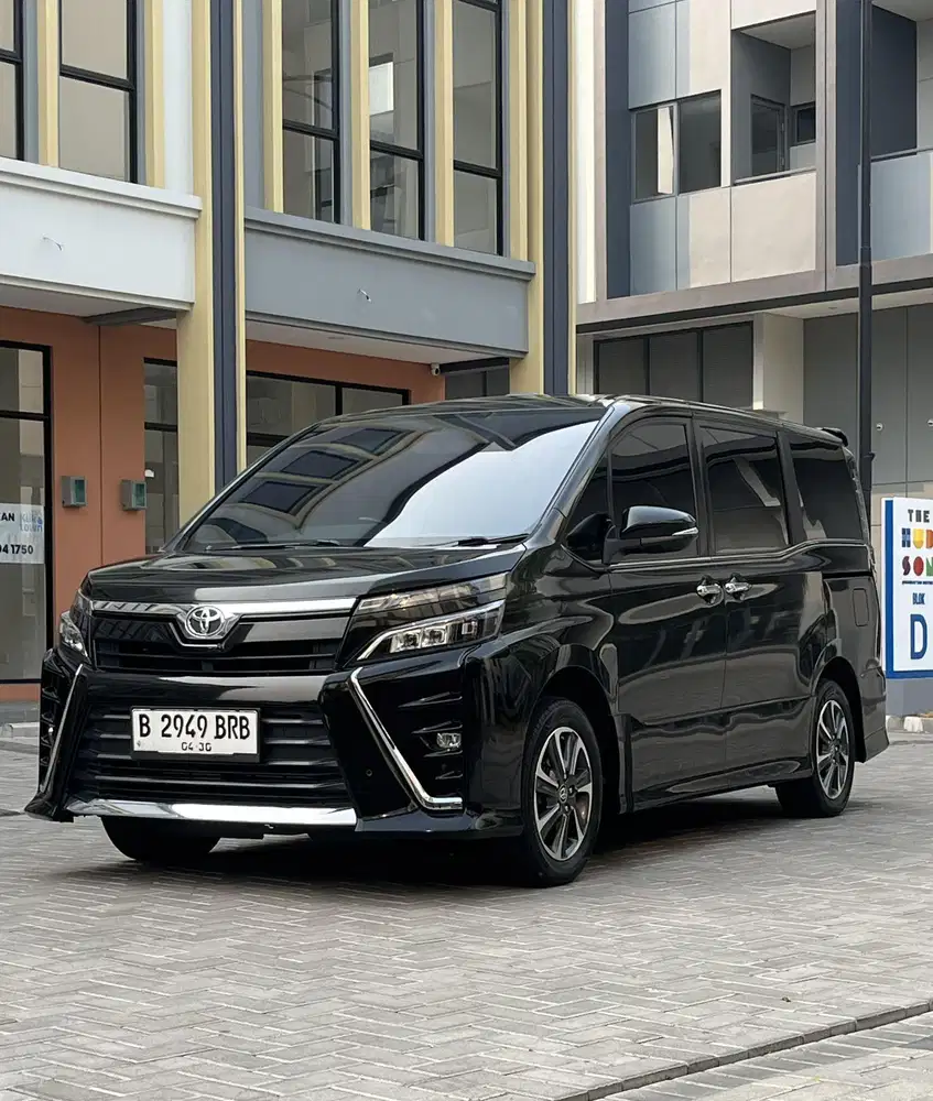 TOYOTA VOXY 2.0 AT TAHUN 2020