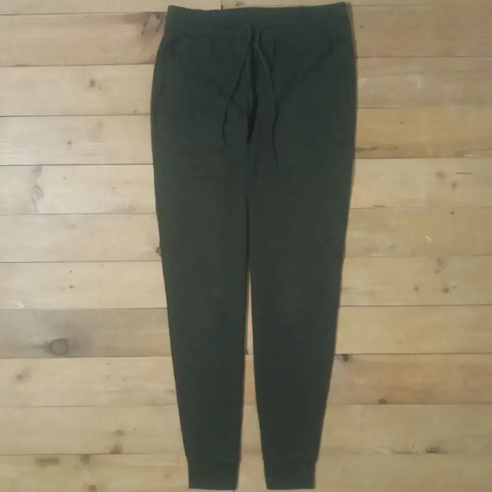 Uniqlo Dri Fit Jogger Training Celana Panjang Hijau Army Peach