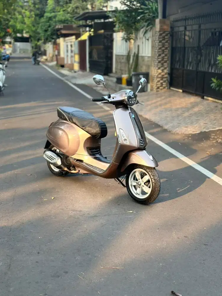 VESPA PRIMAVERA 150 3V 2014 COKLAT - TERMURAH