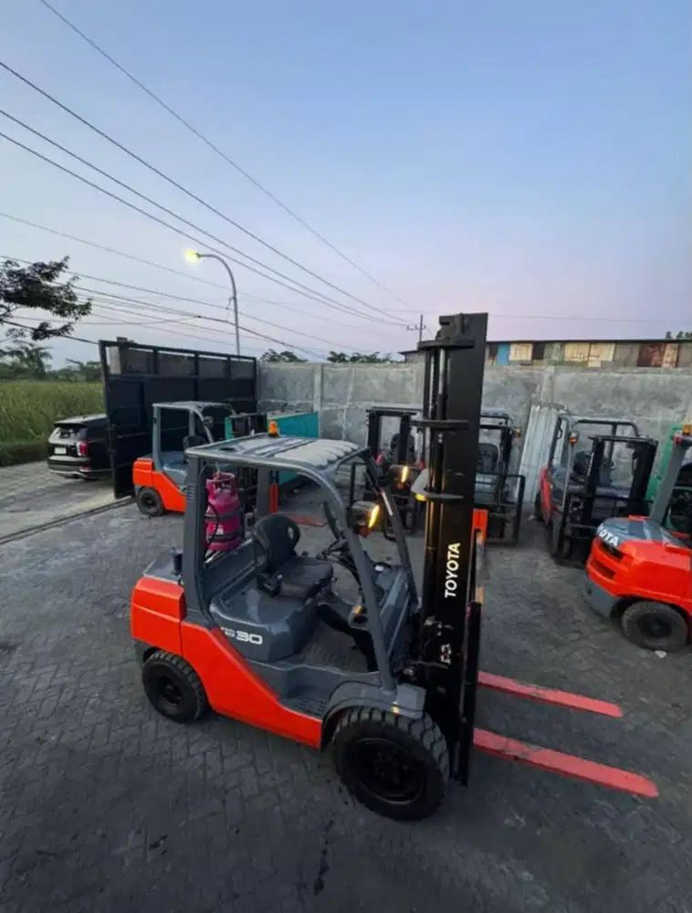 READY TOYOTA 3 TON FORKLIFT GASOLINE LANGSUNG PEMILIK