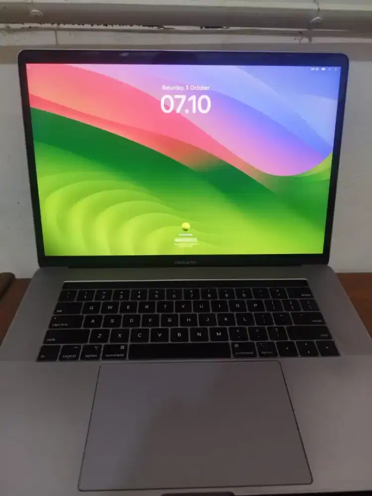 MacBook Pro 15-inch 2019 i7 6-Core RAM 16GB – Touch Bar – Siap Pakai