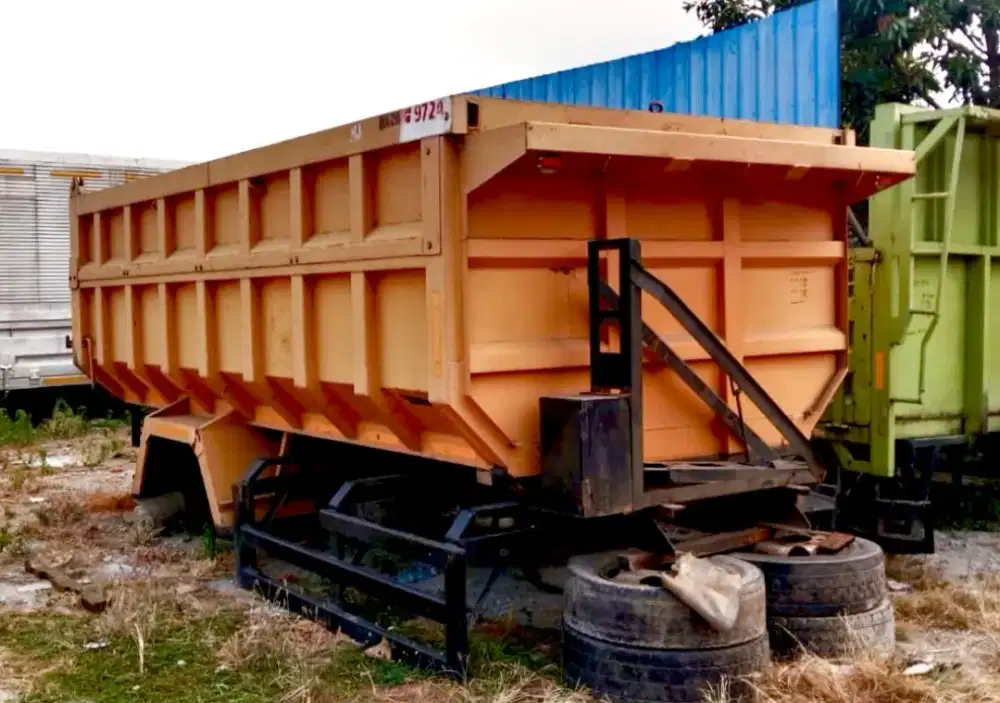 MURAH Bak Dump 2tingkat Mitsubishi Fuso engkel 4x2 Isuzu Giga 6roda