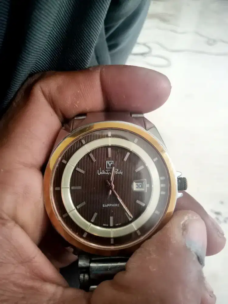 Jam tangan Valentino rudy