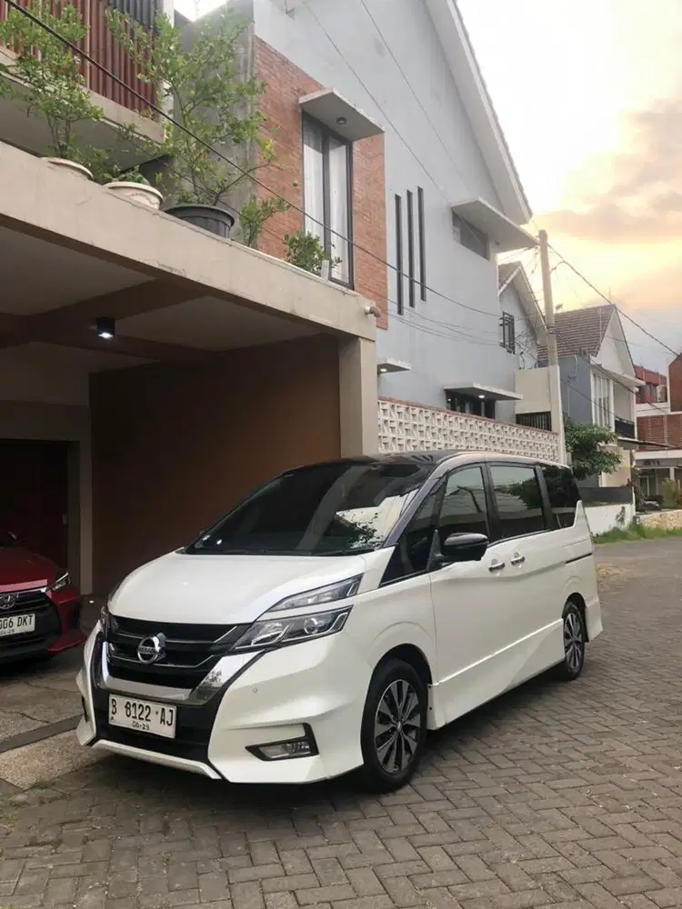 2019 Nissan Serena AT