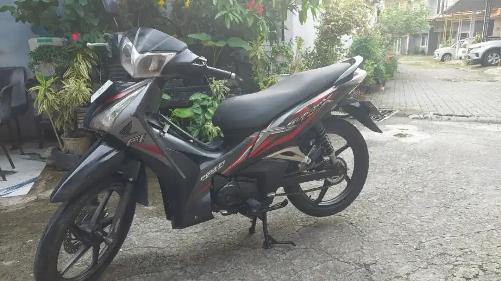 HONDA SUPRA X 125 HELM IN INJEKSI 2013