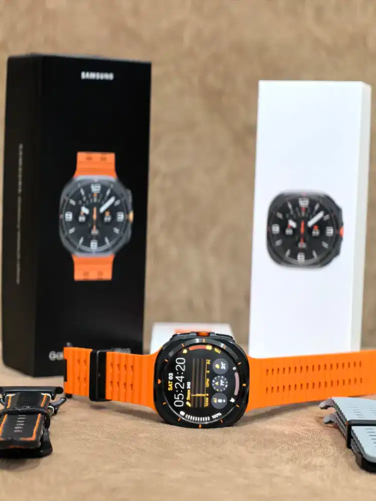 Samsung Galaxy Watch Ultra 1 Titanium Grey - Strap Orange