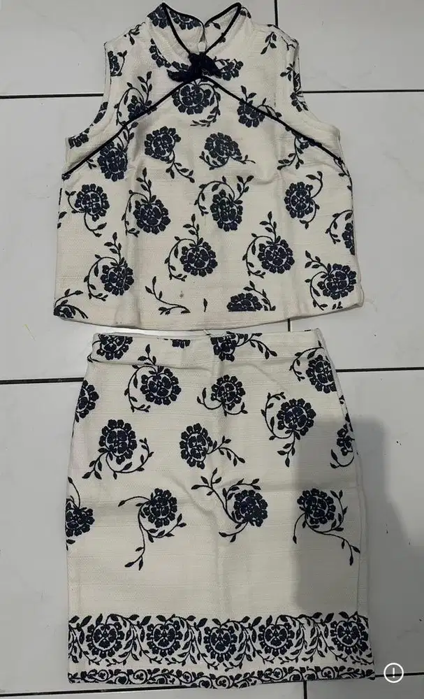 Set atasan dan rok anak 3-4th