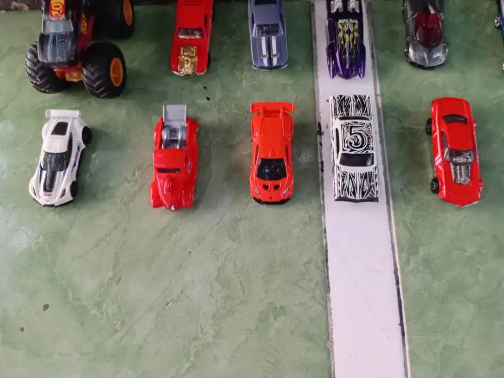 Mainan mobil buat koleksi